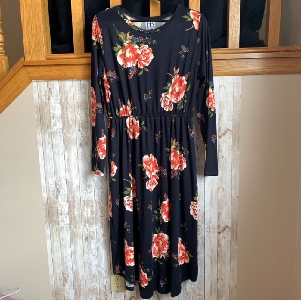 💜3/$40💜Midi Length Long-Sleeve Navy Floral Dress